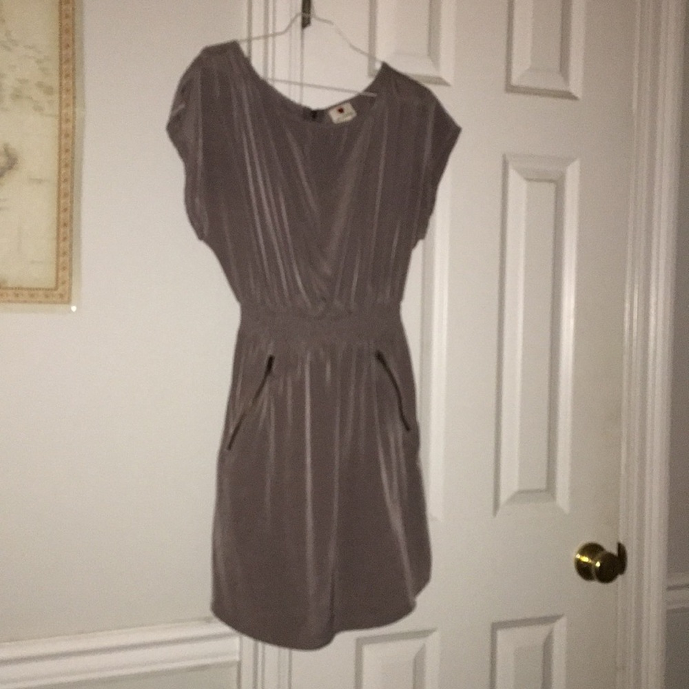 Grey dress w zipper pockets!